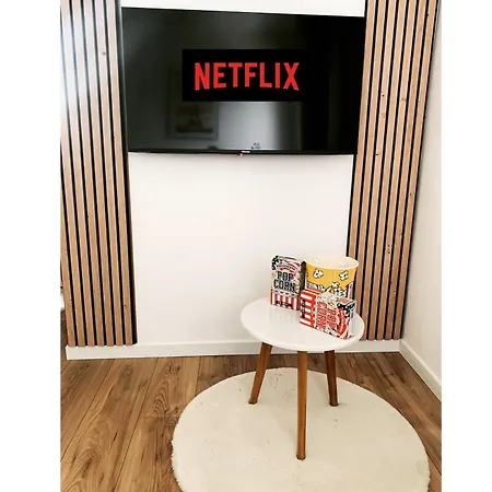 Studio Easy Check-In Disney 10 Min Parking Wifi Netflix شقة